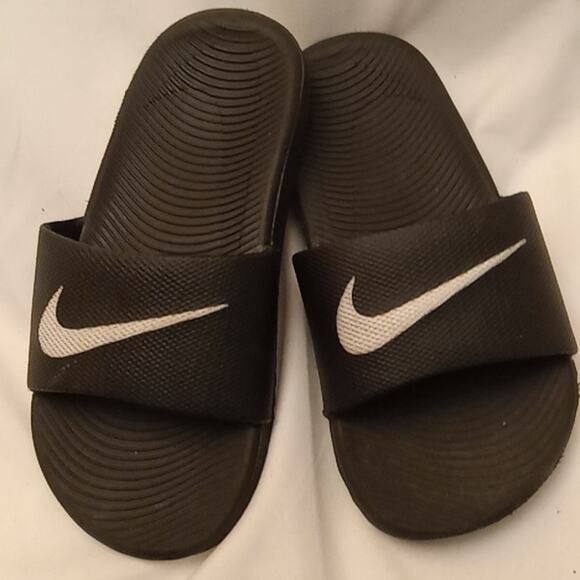 Nike Boy's Kawa Slides Size 12C - Beach or Athleisure - Picture 1 of 6